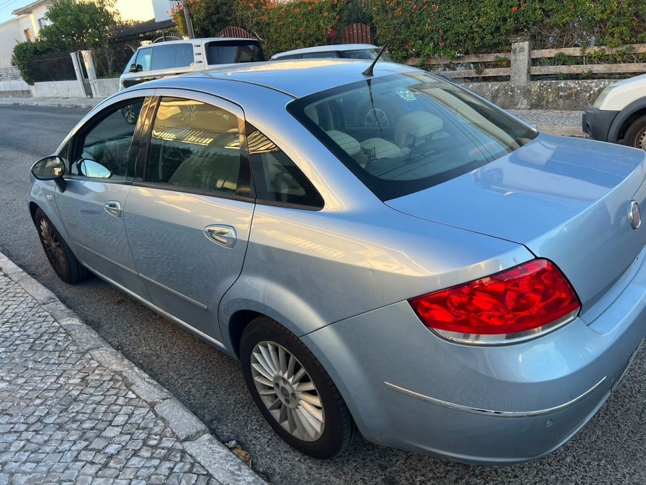 Carro Fiat Linea