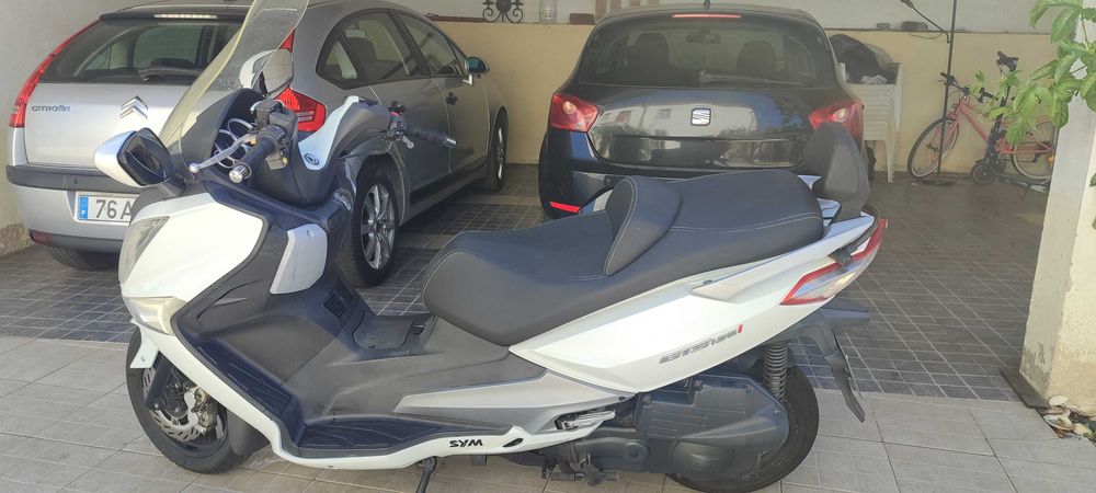 Maxi scooter SYM GTS 125 i