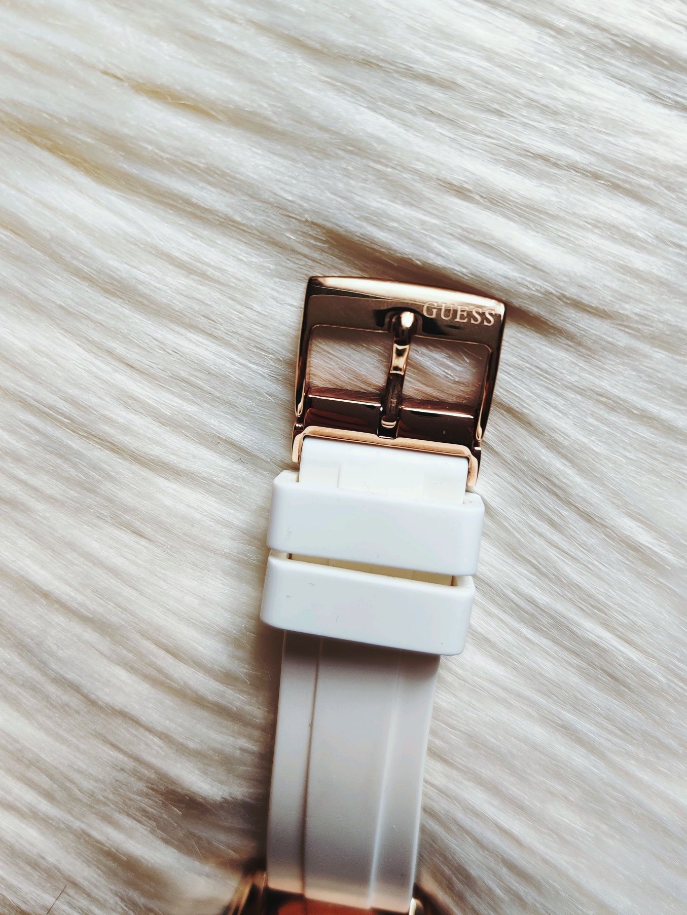 Guess connect c1003l1 hot sale