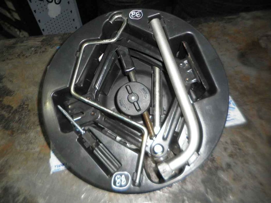 Macaco LANCIA Ypsilon (843_)