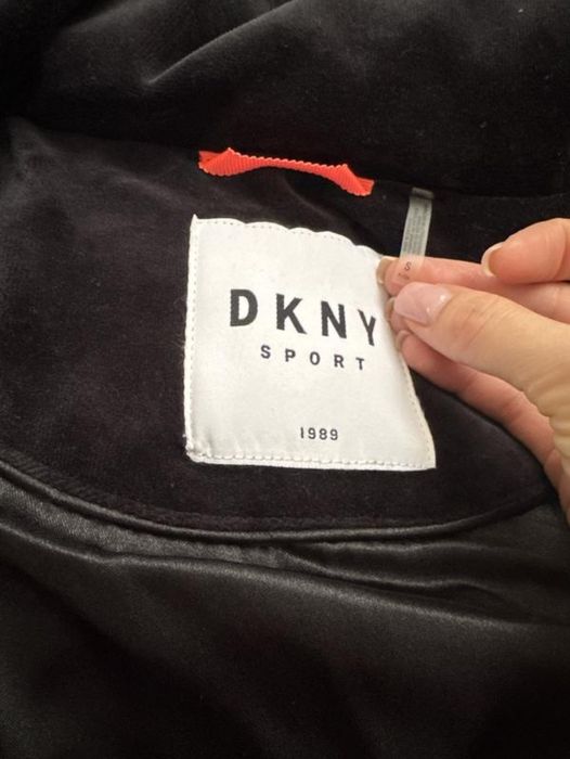 Курточка пуфер DKNY