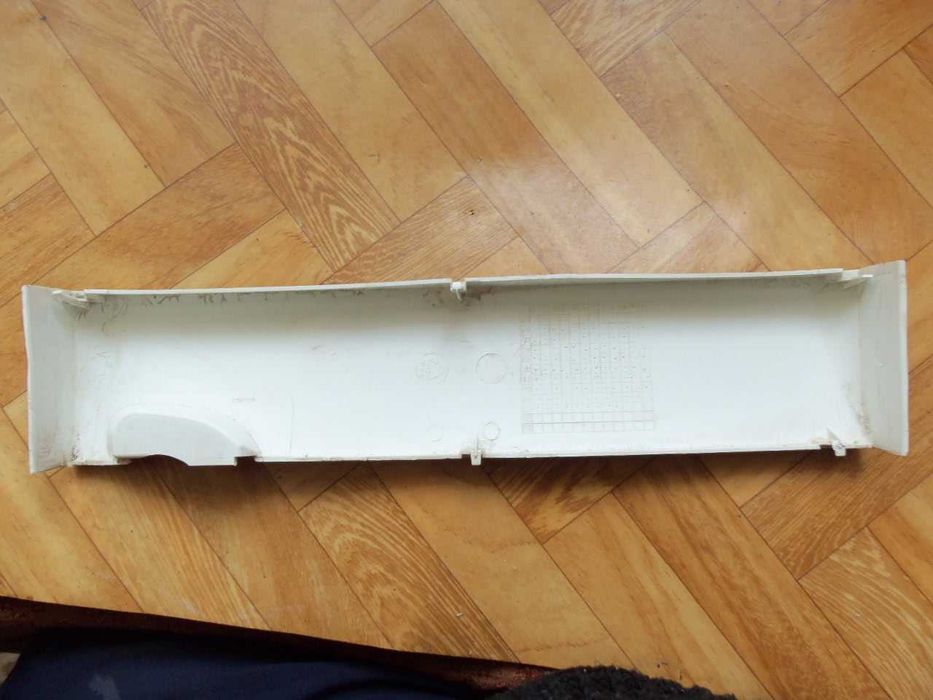 Maskownica (cokół) dolna z pralki Electrolux EWT 1012