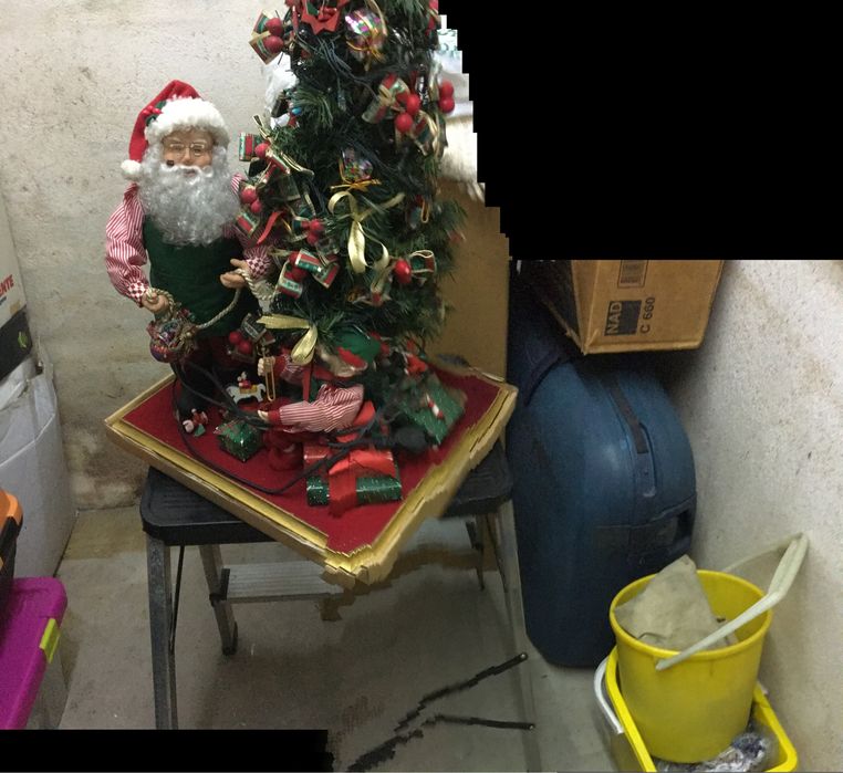 Pai natal, que mexe e, com iluminação de corrente 220v.