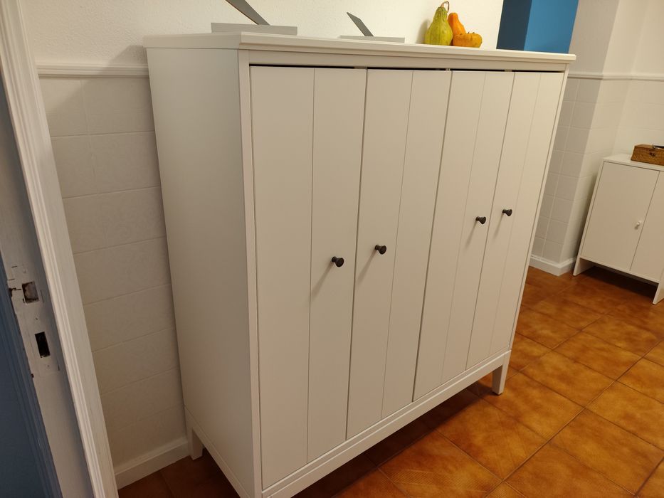 Armário com muita arrumação e espaço  sala/hall de entrada/sala