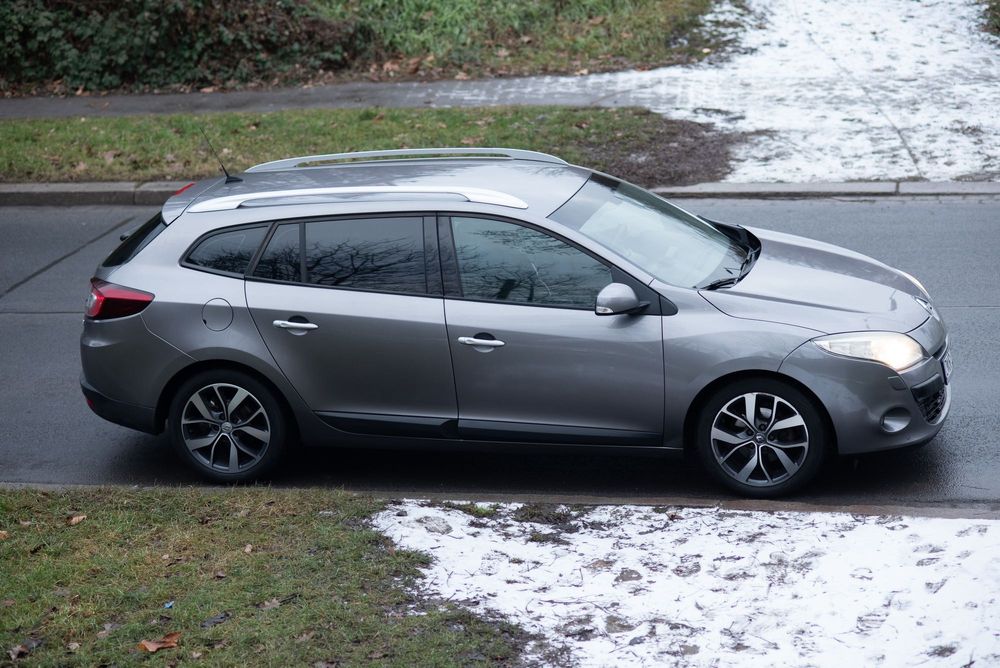 Sprzedam Renault Mégane 3 Combi(2 komplekty opon)