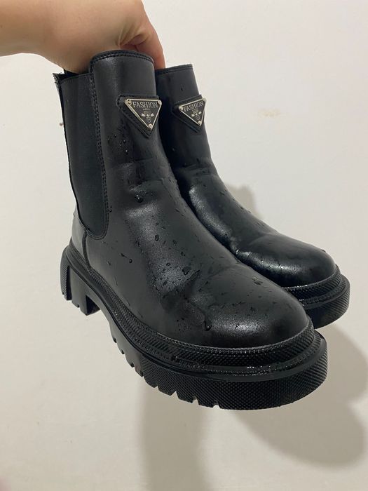 Взуття зимове . Теплі жіночі черевики