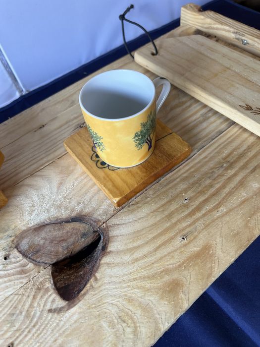 Pack rustico tabuleiro + pousa copos + tabua de servir