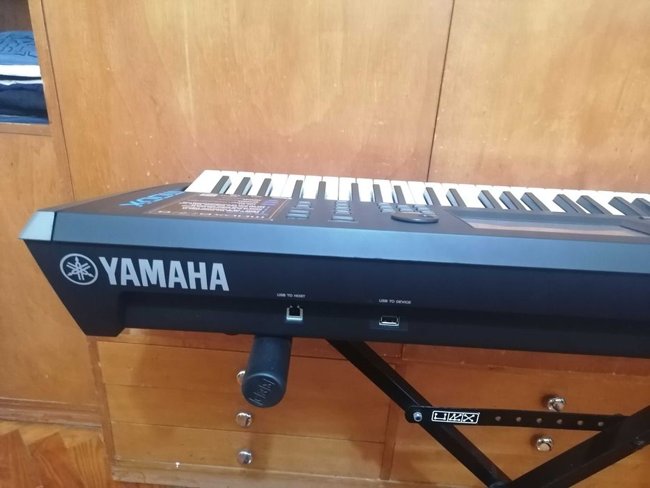 Sintetizador Yamaha MODX6 como novo