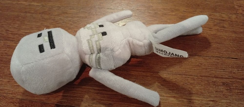 Sprzedam 2 maskotki Minecraft zombie i szkielet 24.5 cm