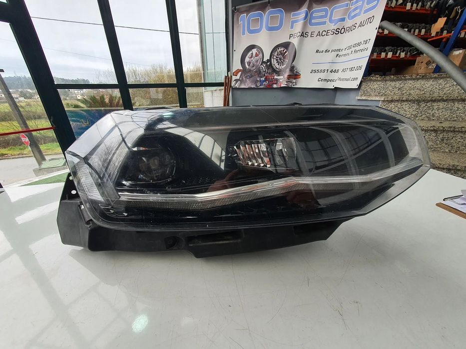 FAROL DIREITO VOLKWAGEN POLO 17- / 2G1941036B