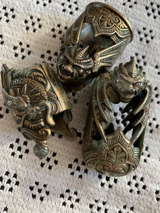 Elementy pochwy miecza – stare ozdoby orientalne, smok – antyk