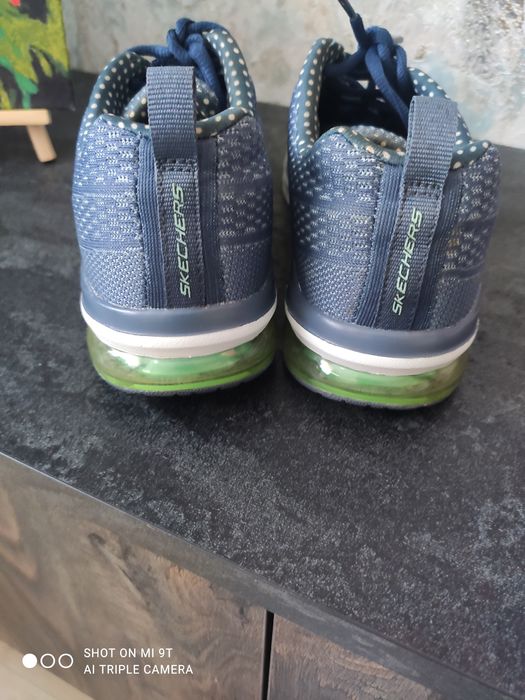 Продам жіночі кросівки Skechers