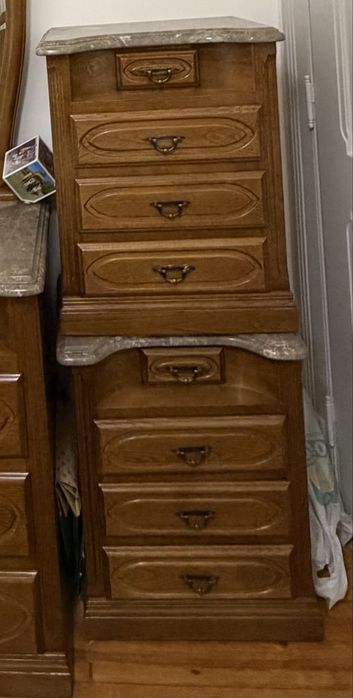 Conjunto de Quarto Estilo Clássico / Provençal – Madeira com Tampos em Mármore
