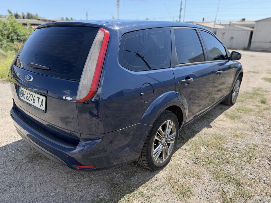 Продам Ford Focus 1.8  2010г
