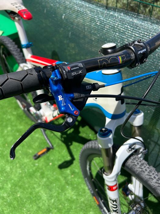 Bicicleta Cube AMS carbono