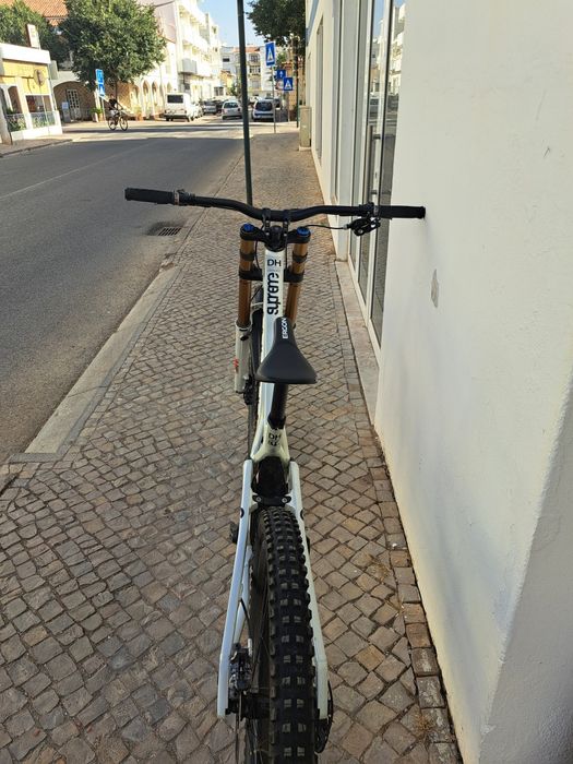 Bicicleta de downhill commencal V5