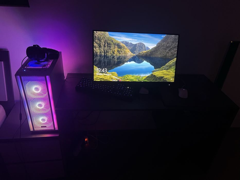 Ігровий сетап пк монітор крісло навушники клавіатура мишка