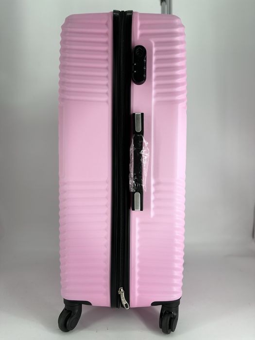 Nowa duża walizka podróżna