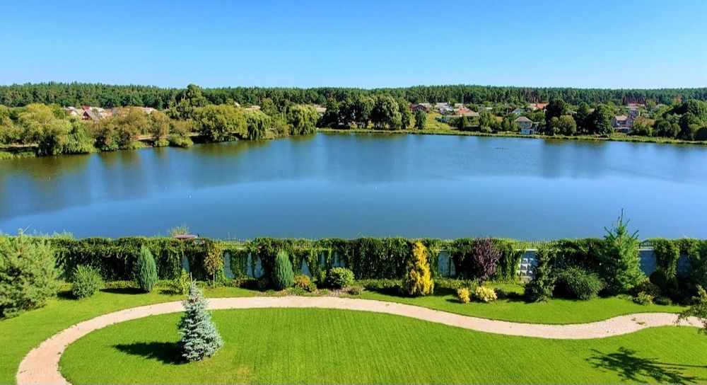 Елітний будинок поряд з озером! З укриттям та повна автономність!