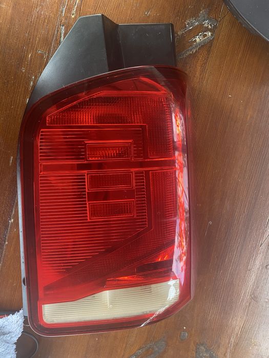 Продам два різних стопа на volswagen T6 лівий та правий