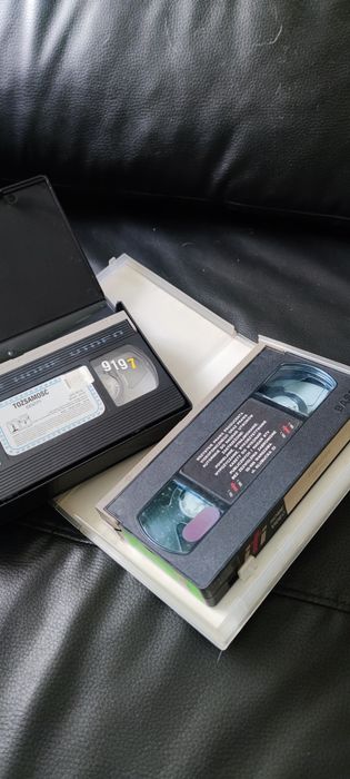 2× VHS Lunatycy, tożsamość