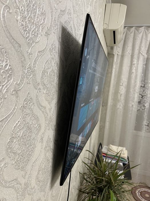 Samsung Модель UE50BU8072UXXH телевизор с ньюансом