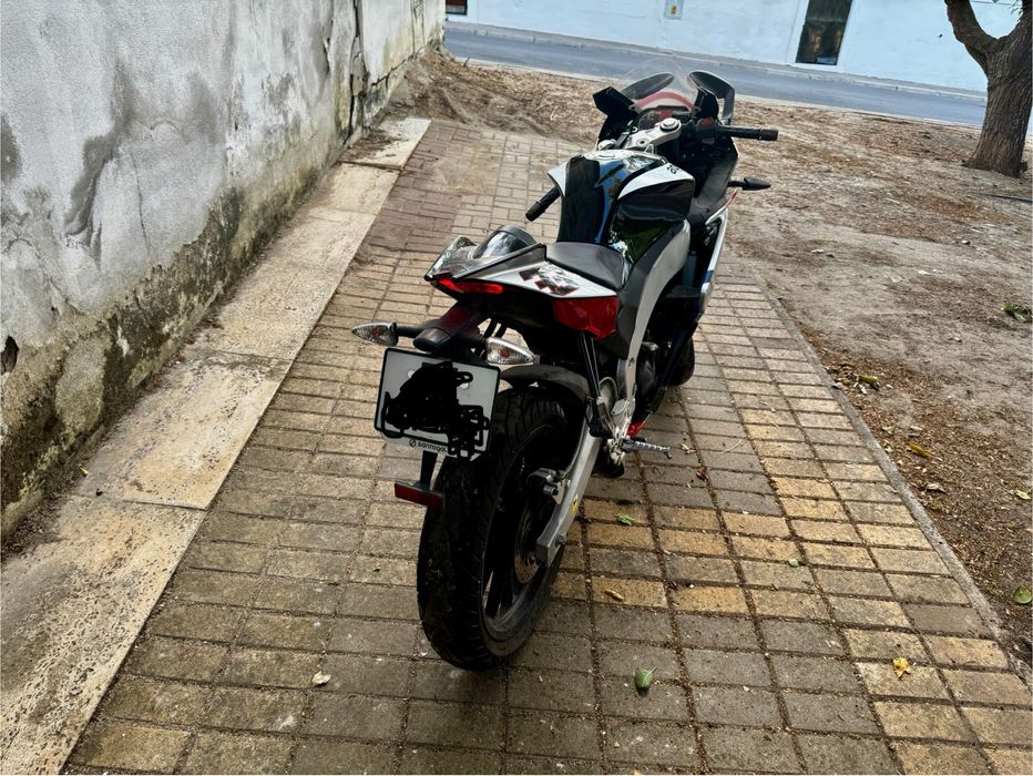 Aprilia rs4 125.