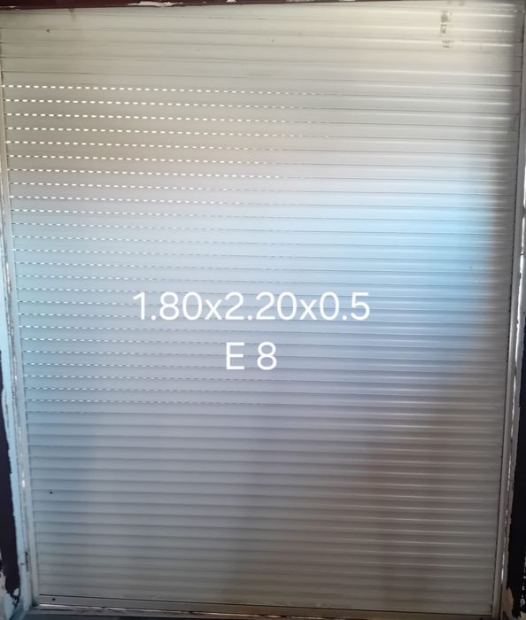 E. 8  persiana de aluminio branco