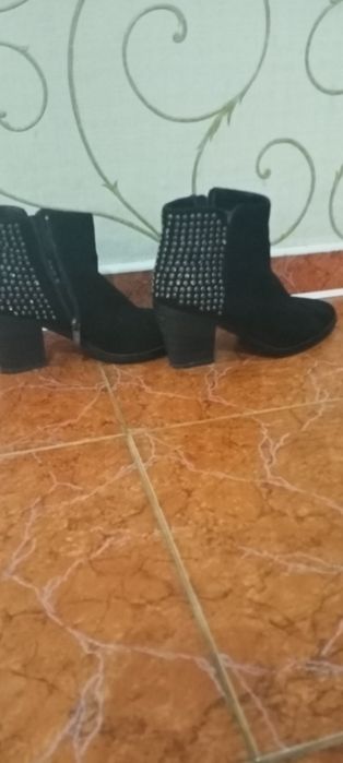 Женские замшевые ботинки