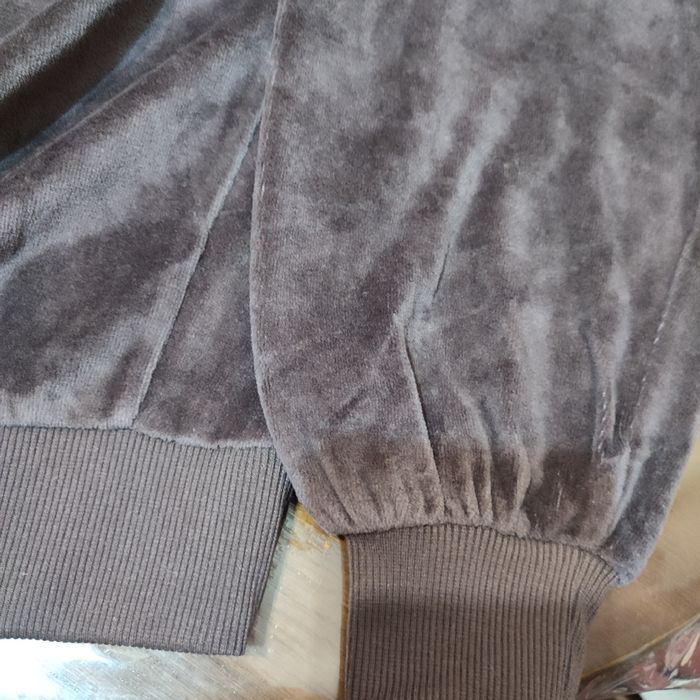 Нова кофта шоколадного кольору.