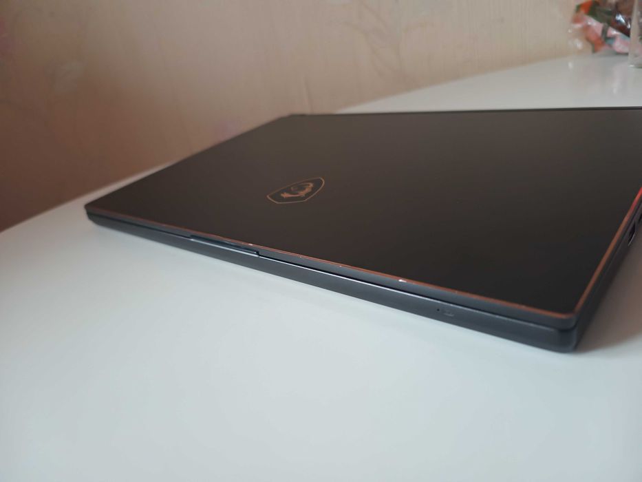 MSI GS65 Stealth 9SE i7-7950H 32GB nVIDIA RTX2060 6G SSD1Tb