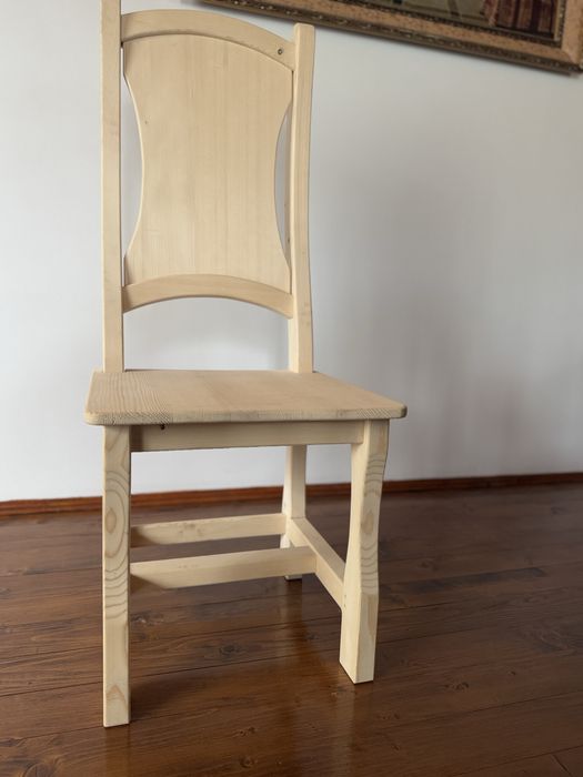 Продається деревяний стілець