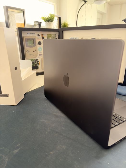 Macbook pro 16 (40c, 128gb ram , 2TB)