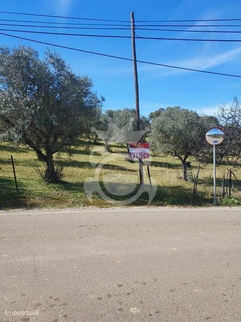 Terreno rústico com possibilidade de construção