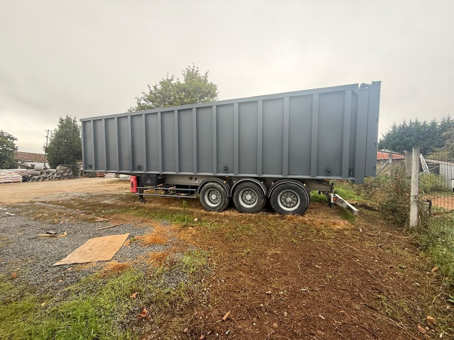 Semi-reboque basculante Benalu 58m3
