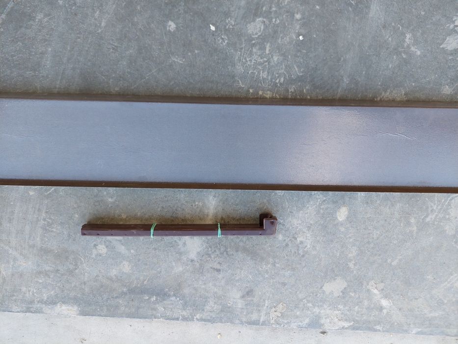 Parapet brązowy 180 cm, szeroki 15 cm + zaślepki, kolor 8019