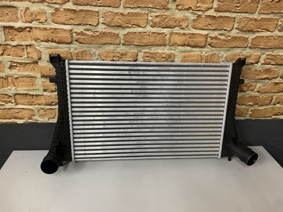 Volkswagen VW Tiguan 2 Allspace Радіатор Інтеркулера