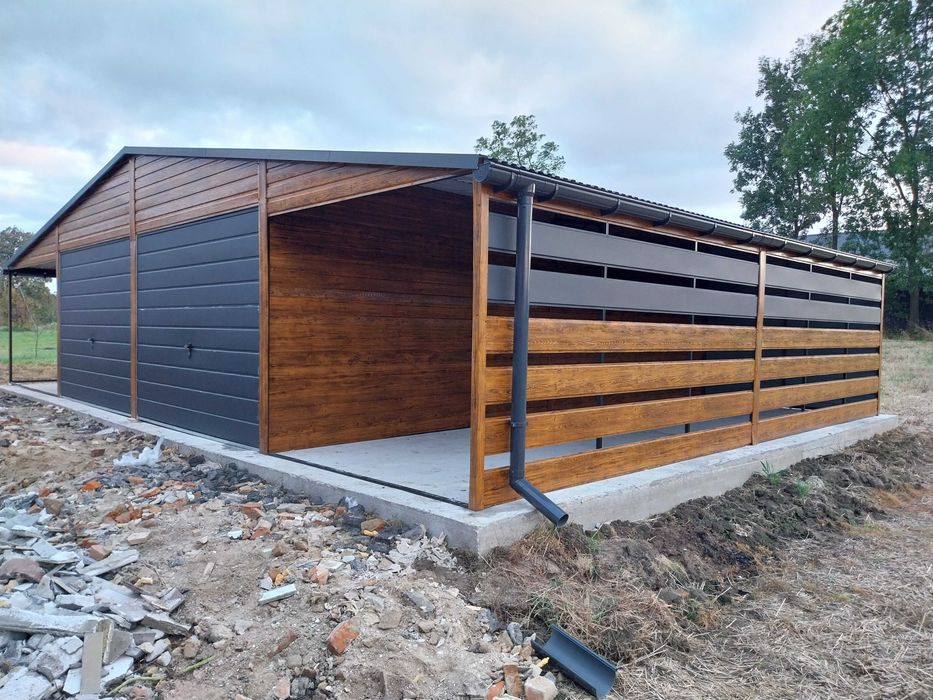 Garaż blaszany biały 12x5 nowoczesne garaże Gregor z wiatą panelową