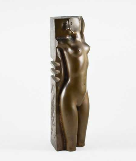 Escultura de Nu Feminino