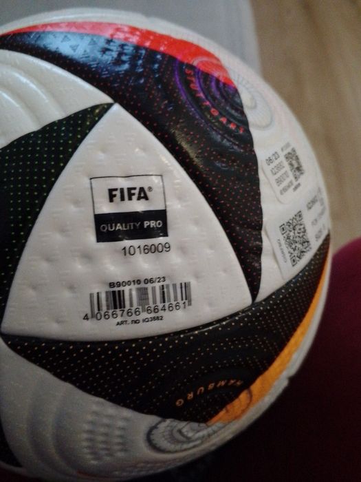 Piłka nożna FIFA 2024 pro
