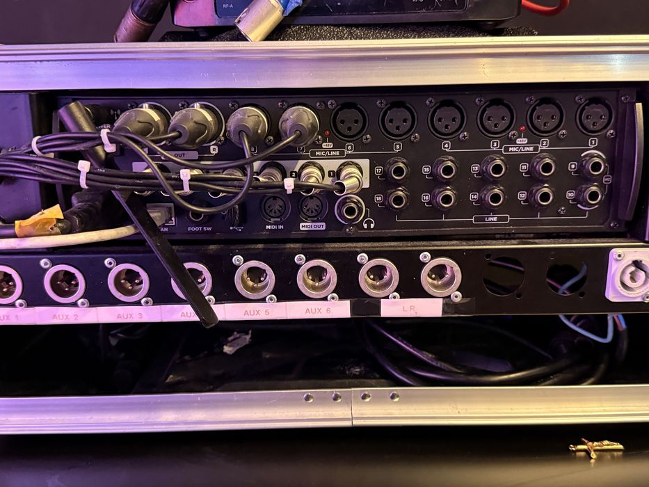 Mesa Som Digital  RCF M18