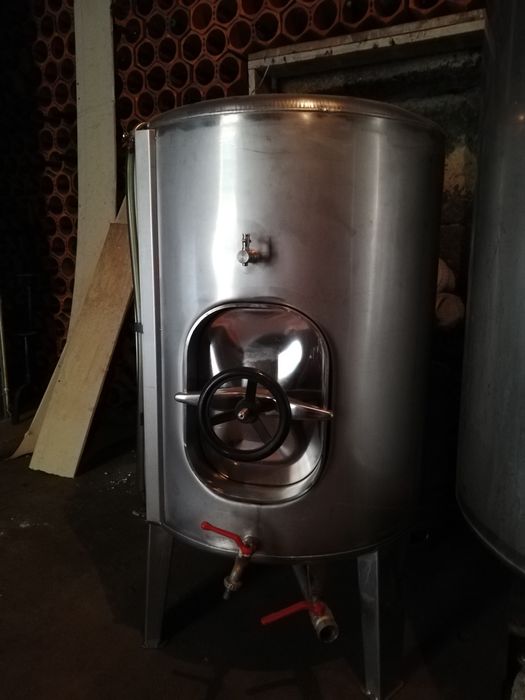 Cubas de inox para vinho (250 e 500 litros)