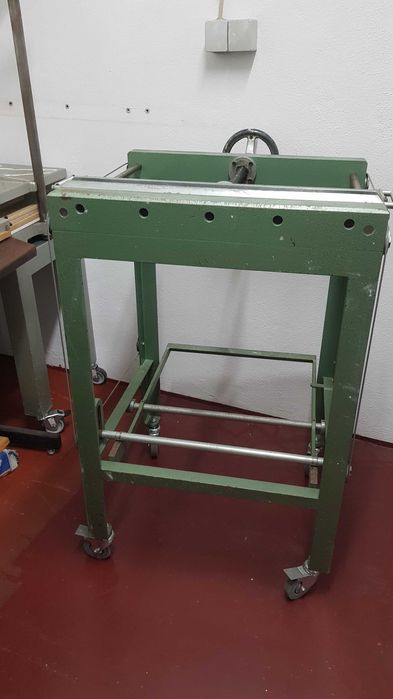 Prensa de encaixes para encadernação