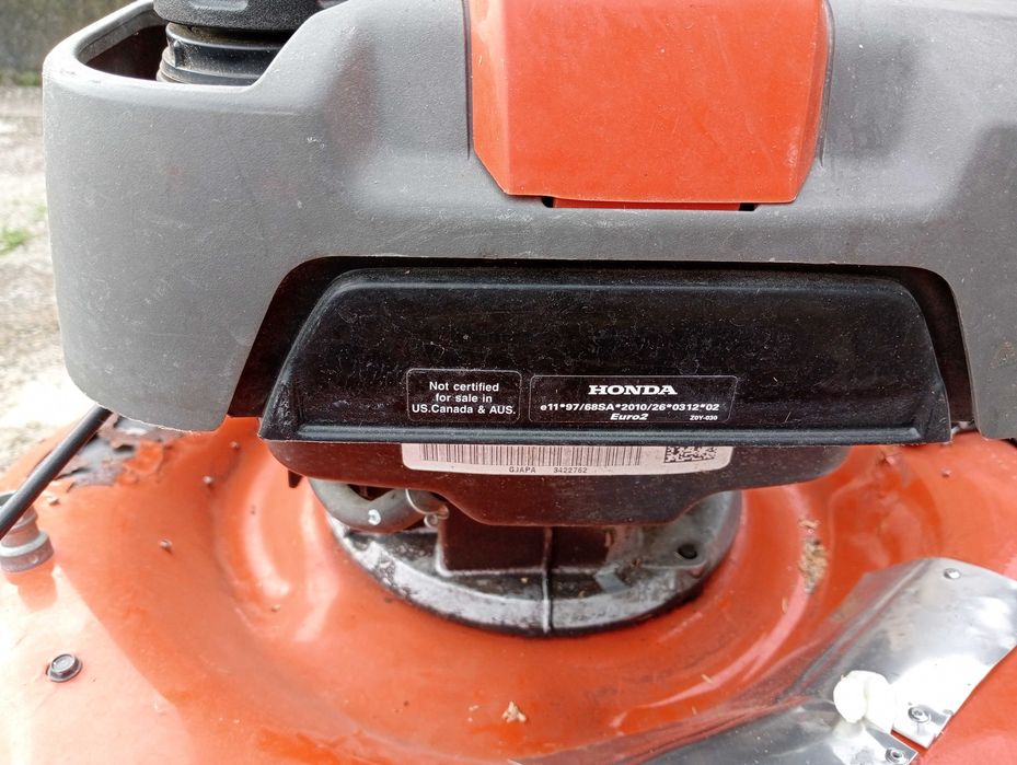 Máquina de cortar relva