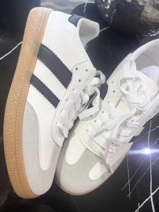 sneakersy biało- szare  39