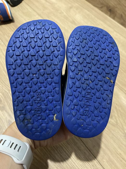 Продам дитячі кросівки adidas. Р. 21