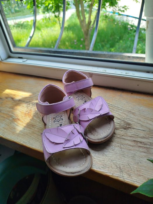 Босоніжки для дівчинки 27 розмір