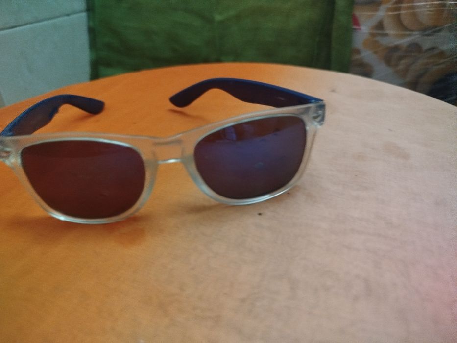 Óculos de sol azuis