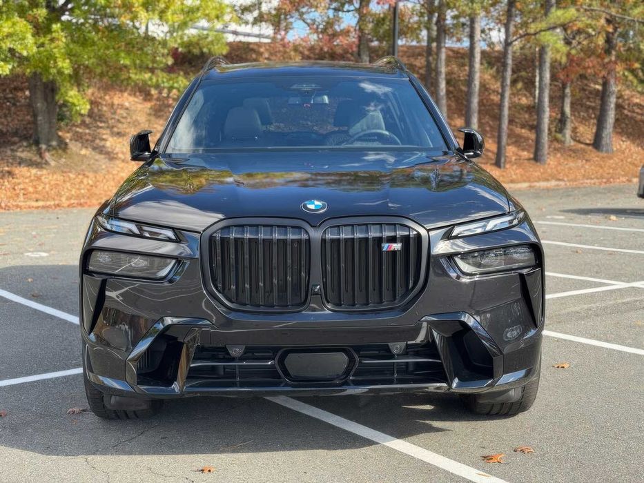 BMW X7 M60i      2024
