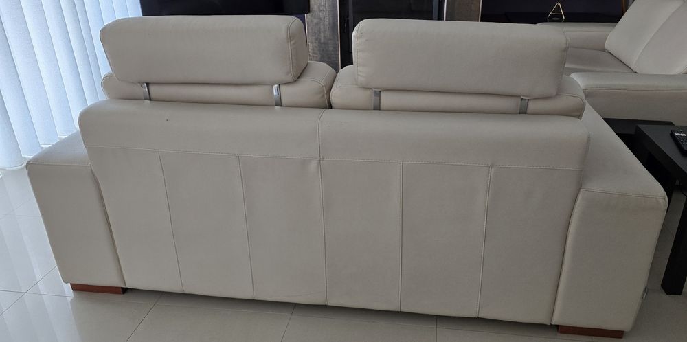 Vendo sofá em pele cor pérola
